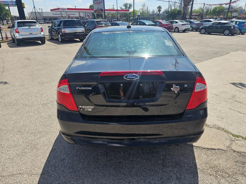 Ford Fusion Vehicle Image 04