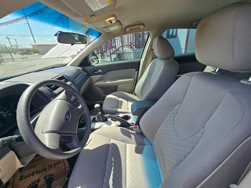Ford Fusion Vehicle Image 10