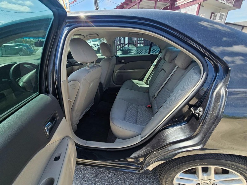 Ford Fusion Vehicle Image 11