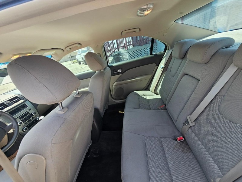 Ford Fusion Vehicle Image 12