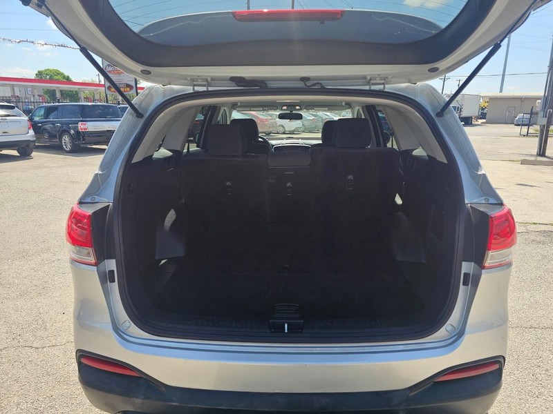 Kia Sorento Vehicle Image 05