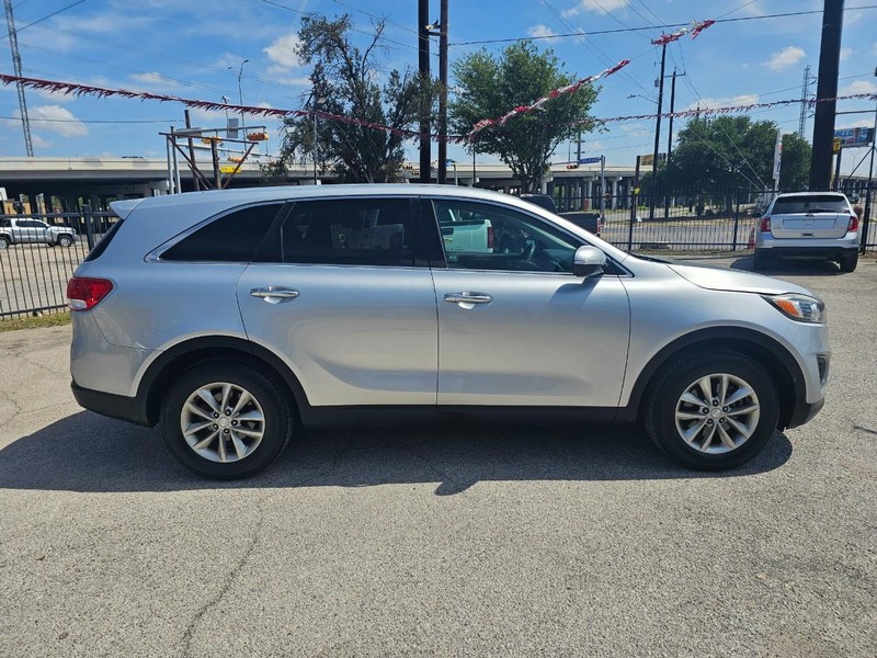 Kia Sorento Vehicle Image 07