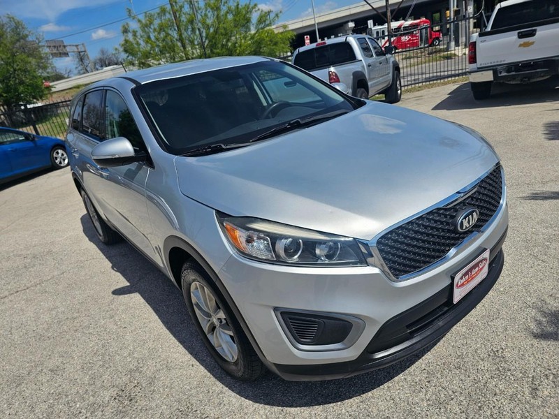 Kia Sorento Vehicle Image 08