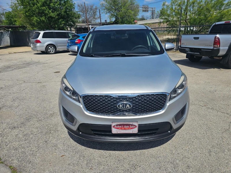 Kia Sorento Vehicle Image 09