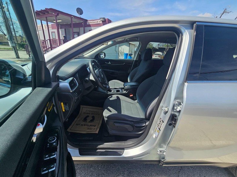 Kia Sorento Vehicle Image 10