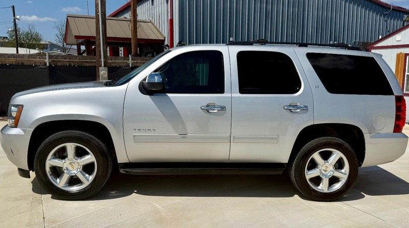 Chevrolet Tahoe Vehicle Image 02