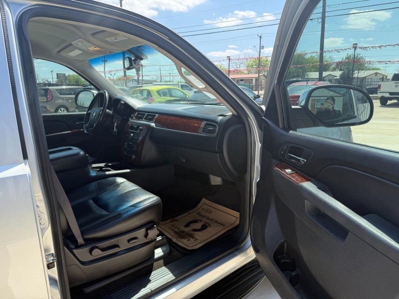 Chevrolet Tahoe Vehicle Image 16