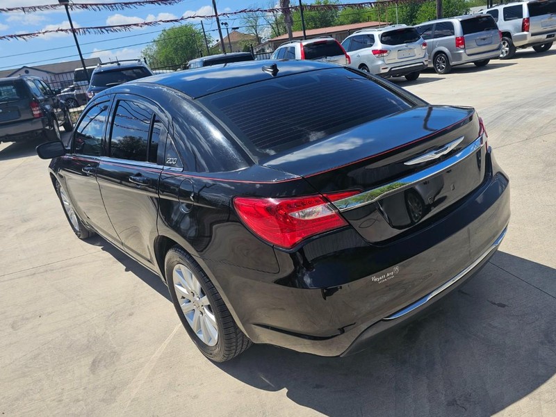 Chrysler 200 Vehicle Image 03