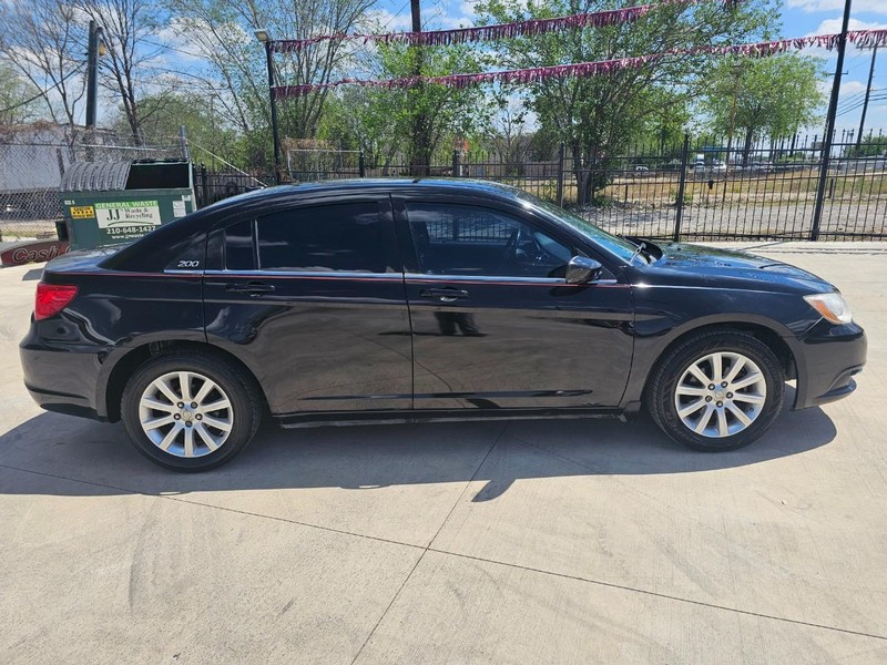 Chrysler 200 Vehicle Image 06