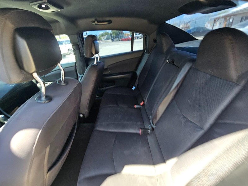 Chrysler 200 Vehicle Image 12