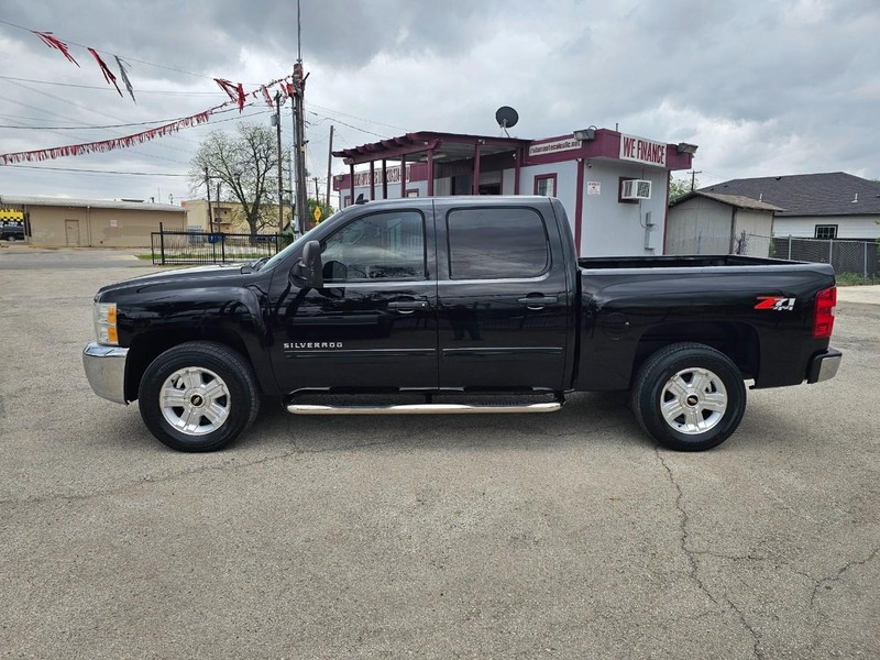 Chevrolet Silverado 1500 Vehicle Full-screen Gallery Image 02
