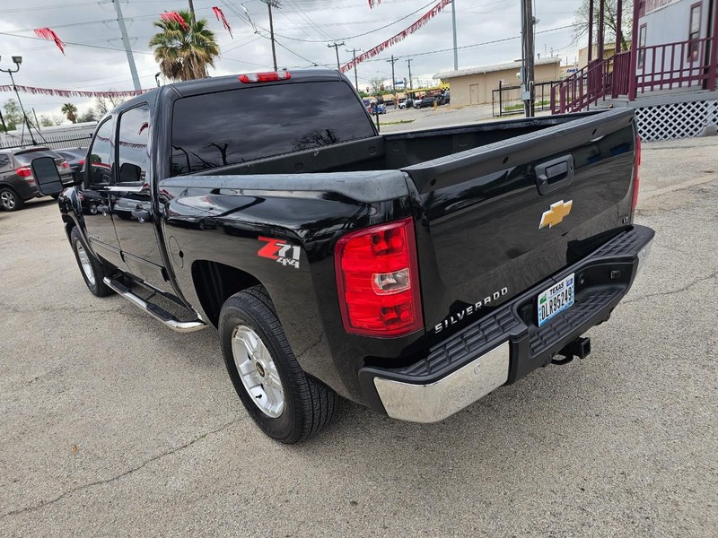 Chevrolet Silverado 1500 Vehicle Full-screen Gallery Image 03