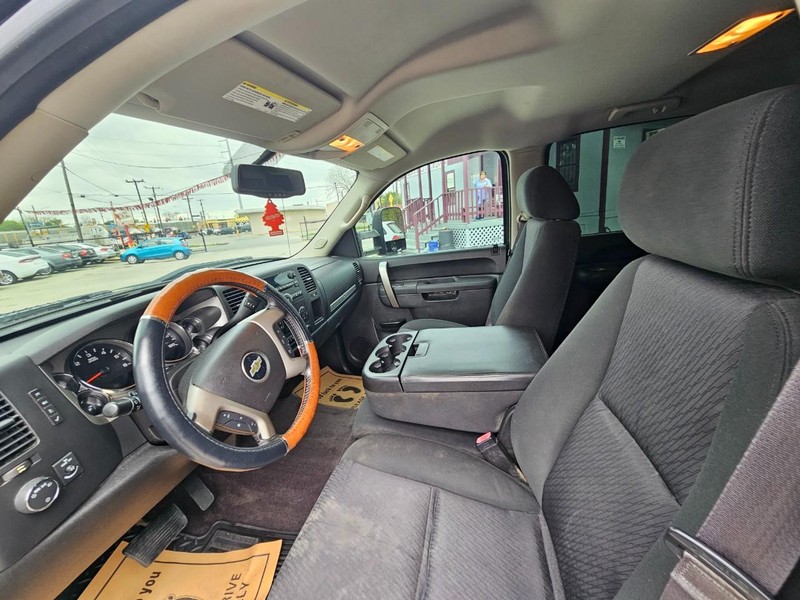 Chevrolet Silverado 1500 Vehicle Full-screen Gallery Image 10