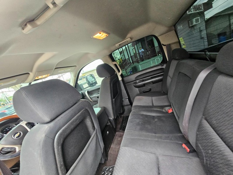 Chevrolet Silverado 1500 Vehicle Full-screen Gallery Image 12