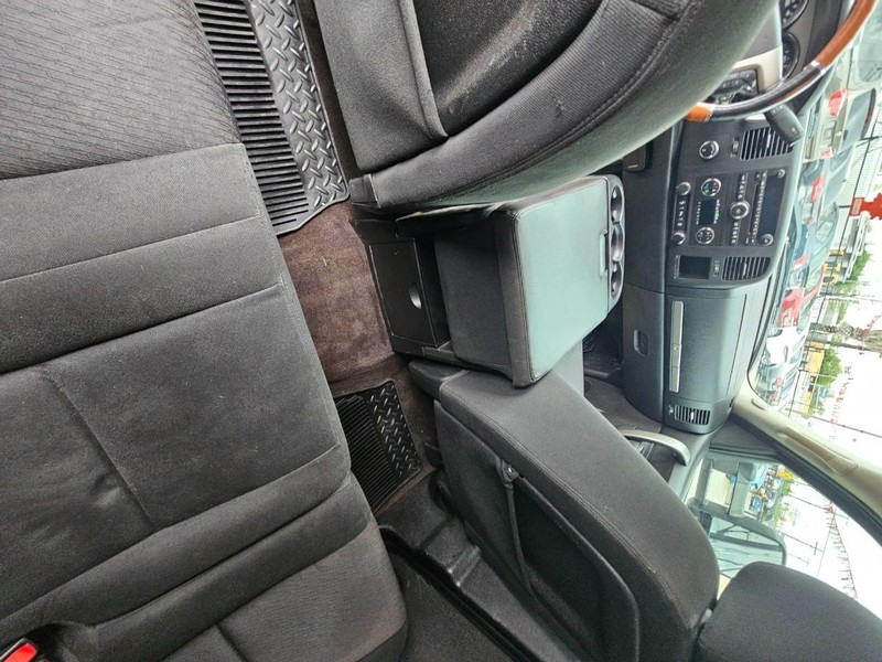 Chevrolet Silverado 1500 Vehicle Full-screen Gallery Image 13