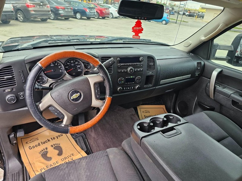 Chevrolet Silverado 1500 Vehicle Full-screen Gallery Image 14