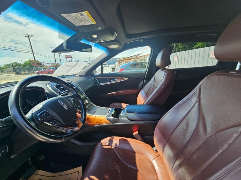 Lincoln MKX Vehicle Image 12