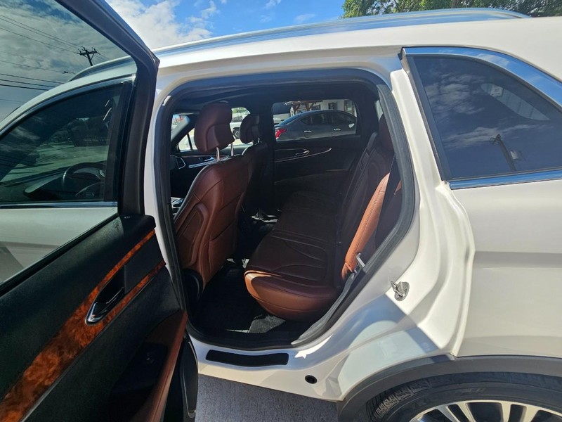 Lincoln MKX Vehicle Image 13