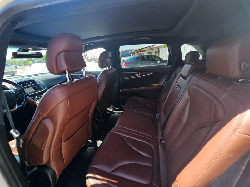 Lincoln MKX Vehicle Image 14