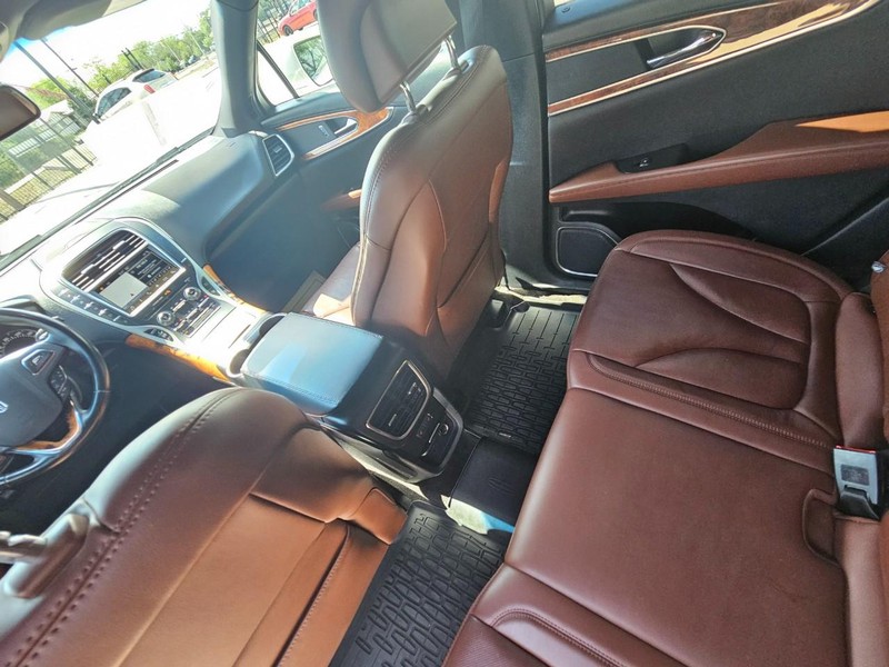 Lincoln MKX Vehicle Image 15