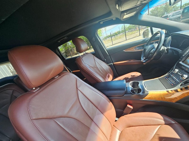 Lincoln MKX Vehicle Image 17