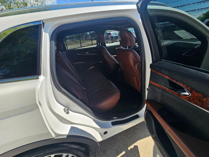 Lincoln MKX Vehicle Image 18