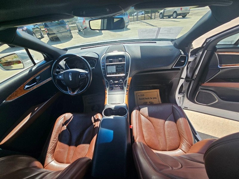 Lincoln MKX Vehicle Image 21