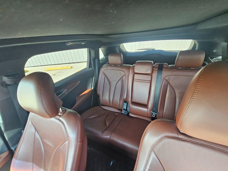 Lincoln MKX Vehicle Image 23