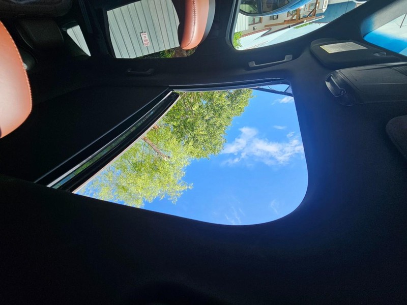 Lincoln MKX Vehicle Image 24