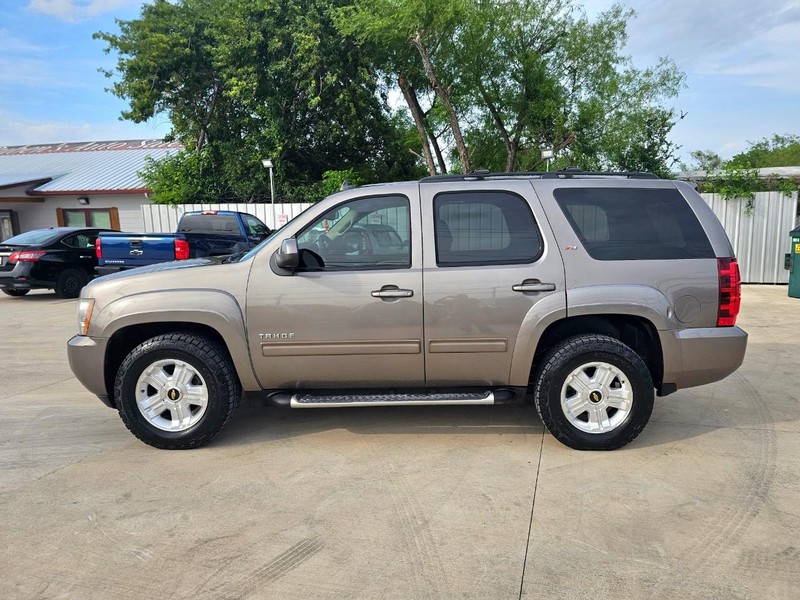 Chevrolet Tahoe Vehicle Image 02