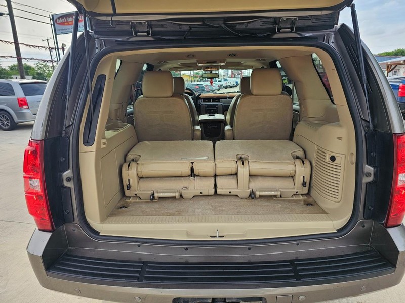 Chevrolet Tahoe Vehicle Image 05