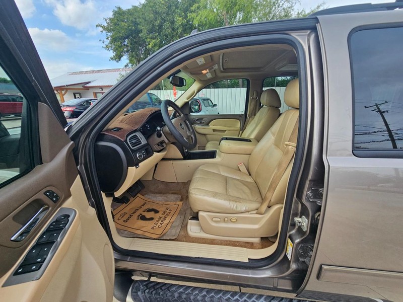 Chevrolet Tahoe Vehicle Image 11