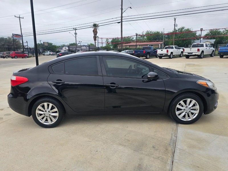 Kia Forte Vehicle Image 06