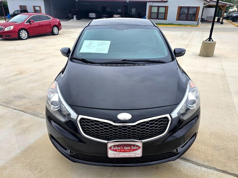 Kia Forte Vehicle Image 08