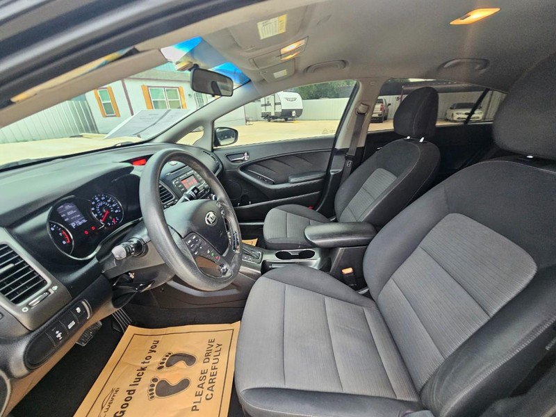 Kia Forte Vehicle Image 10