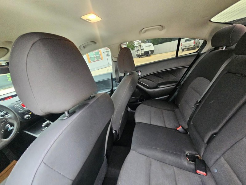 Kia Forte Vehicle Image 12
