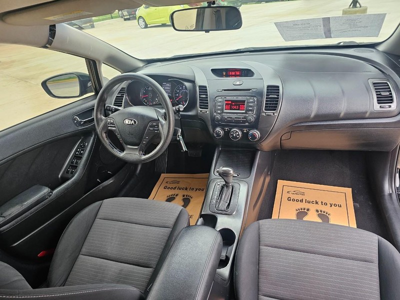 Kia Forte Vehicle Image 17