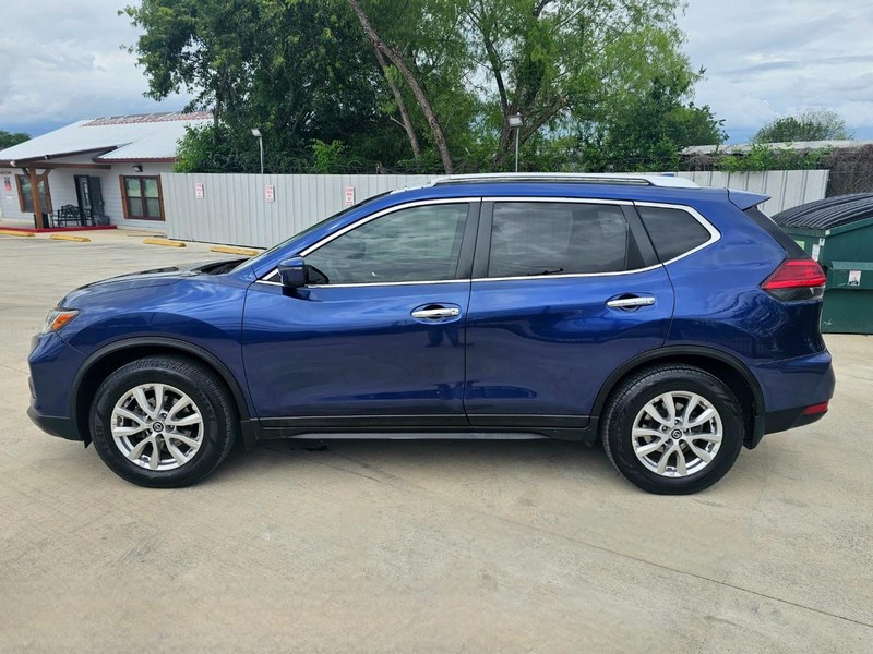 Nissan Rogue Vehicle Full-screen Gallery Image 02