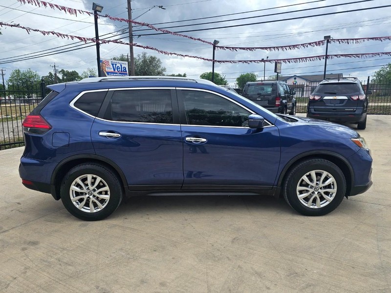 Nissan Rogue Vehicle Full-screen Gallery Image 07
