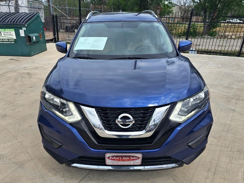Nissan Rogue Vehicle Full-screen Gallery Image 09