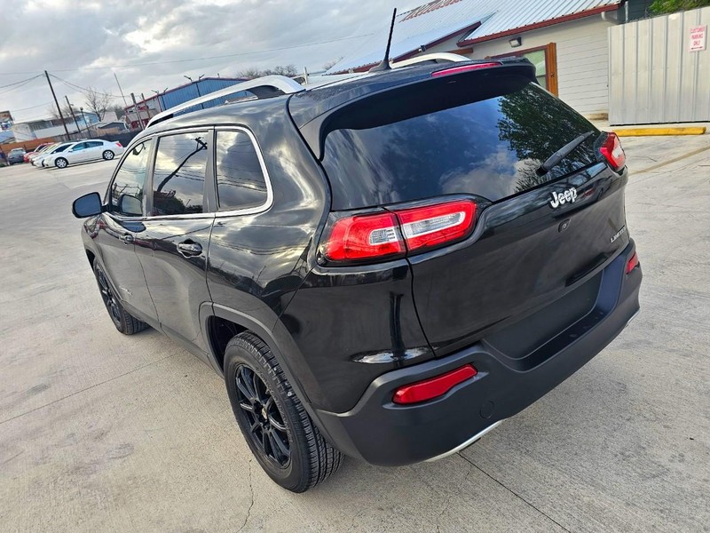 Jeep Cherokee Vehicle Full-screen Gallery Image 03