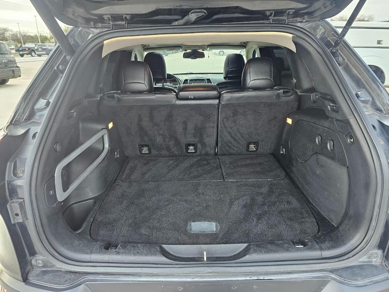 Jeep Cherokee Vehicle Full-screen Gallery Image 06