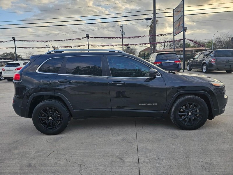 Jeep Cherokee Vehicle Full-screen Gallery Image 08