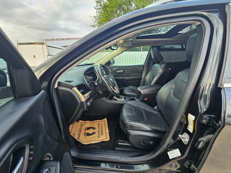 Jeep Cherokee Vehicle Full-screen Gallery Image 11