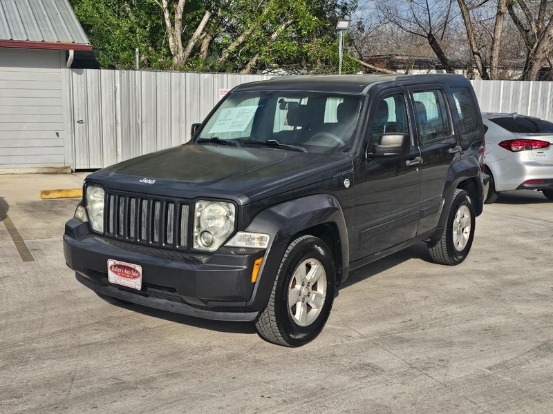 Jeep Liberty Vehicle Full-screen Gallery Image 01