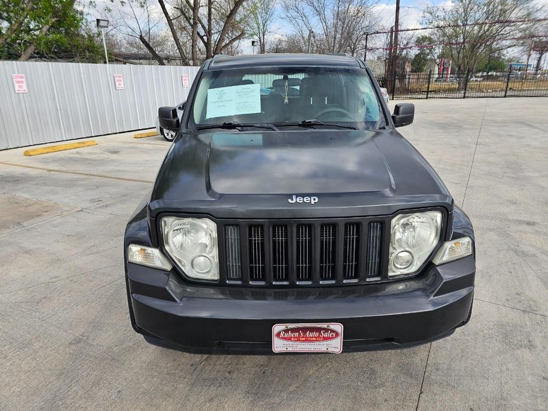 Jeep Liberty Vehicle Full-screen Gallery Image 09