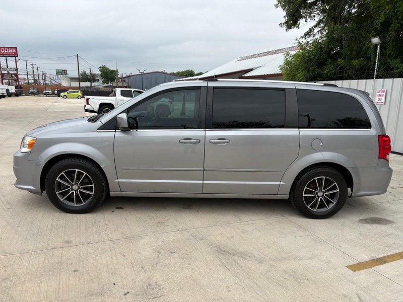 Dodge Grand Caravan Vehicle Full-screen Gallery Image 02