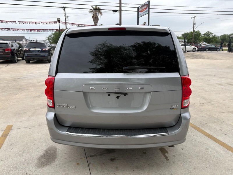 Dodge Grand Caravan Vehicle Full-screen Gallery Image 04