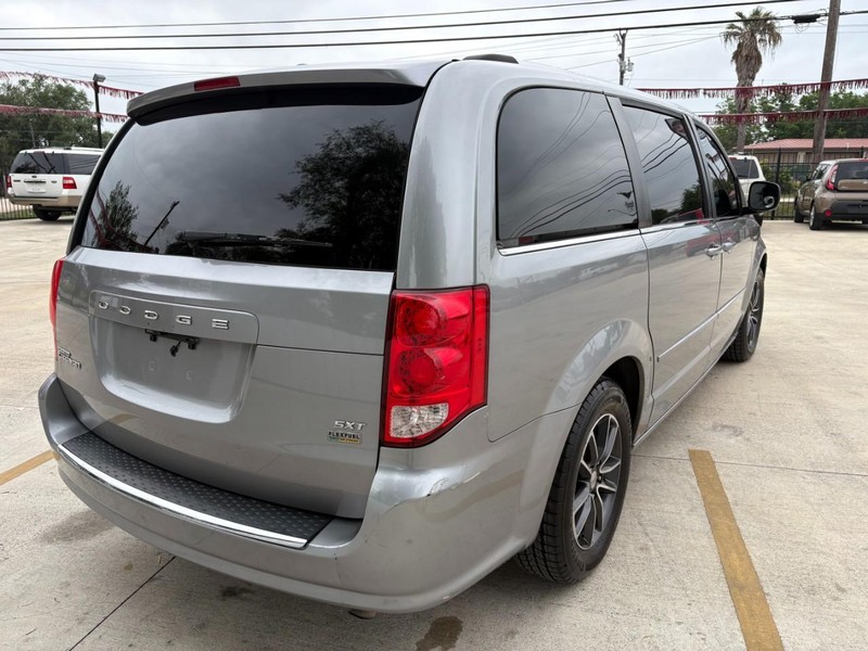 Dodge Grand Caravan Vehicle Full-screen Gallery Image 05