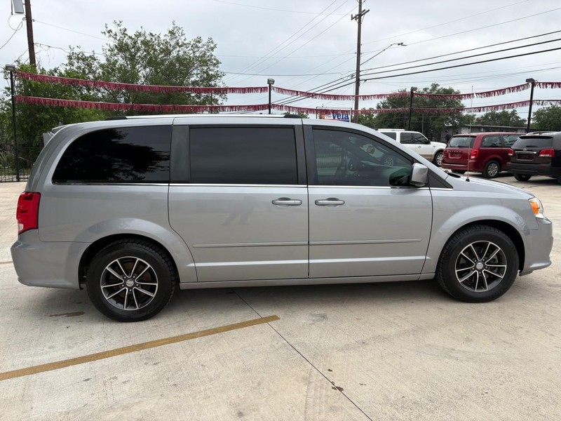 Dodge Grand Caravan Vehicle Full-screen Gallery Image 06